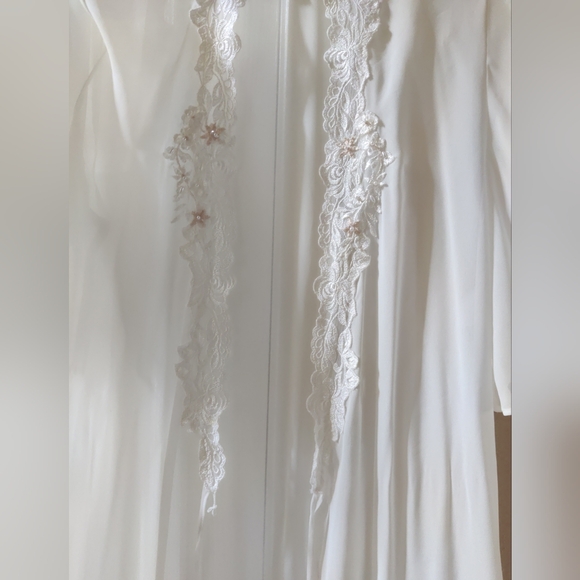 Vintage Jonquil by Diane Samandi Romantic Lace Embroidered Robe M